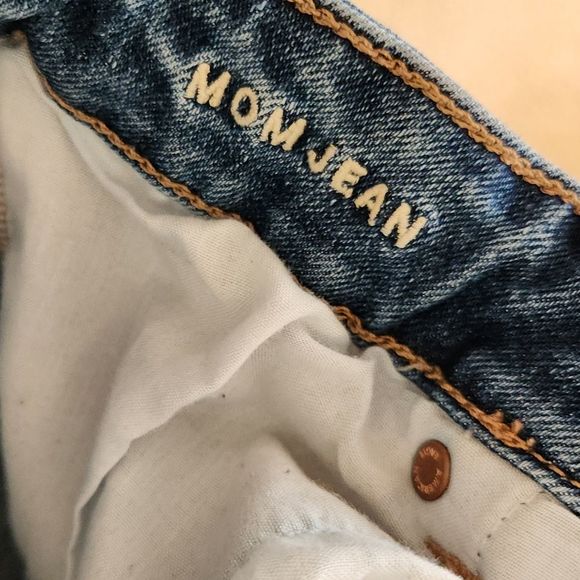 American Eagle Mom Jeans Straight Leg High Rise Jeans Women's Size 6 - Picture 6 of 7